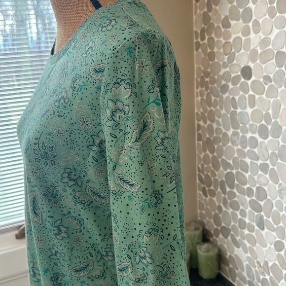 NWT Laura Scott long sleeve green patterned crewneck tee - size M - Picture 4 of 8